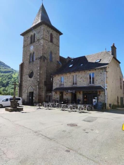 Maison Familiale Et Authentique Saint-Jacques-des-Blats Kültér fotó