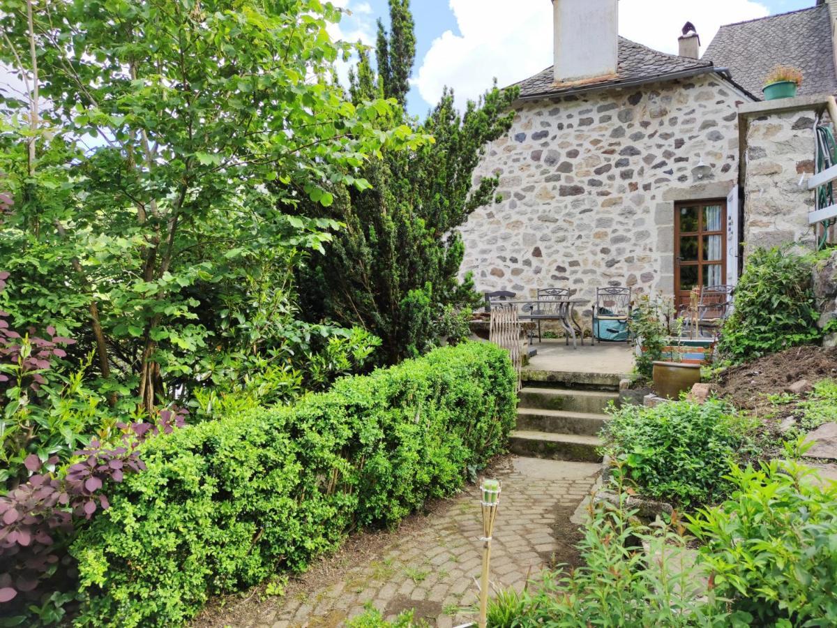 Maison Familiale Et Authentique Saint-Jacques-des-Blats Kültér fotó