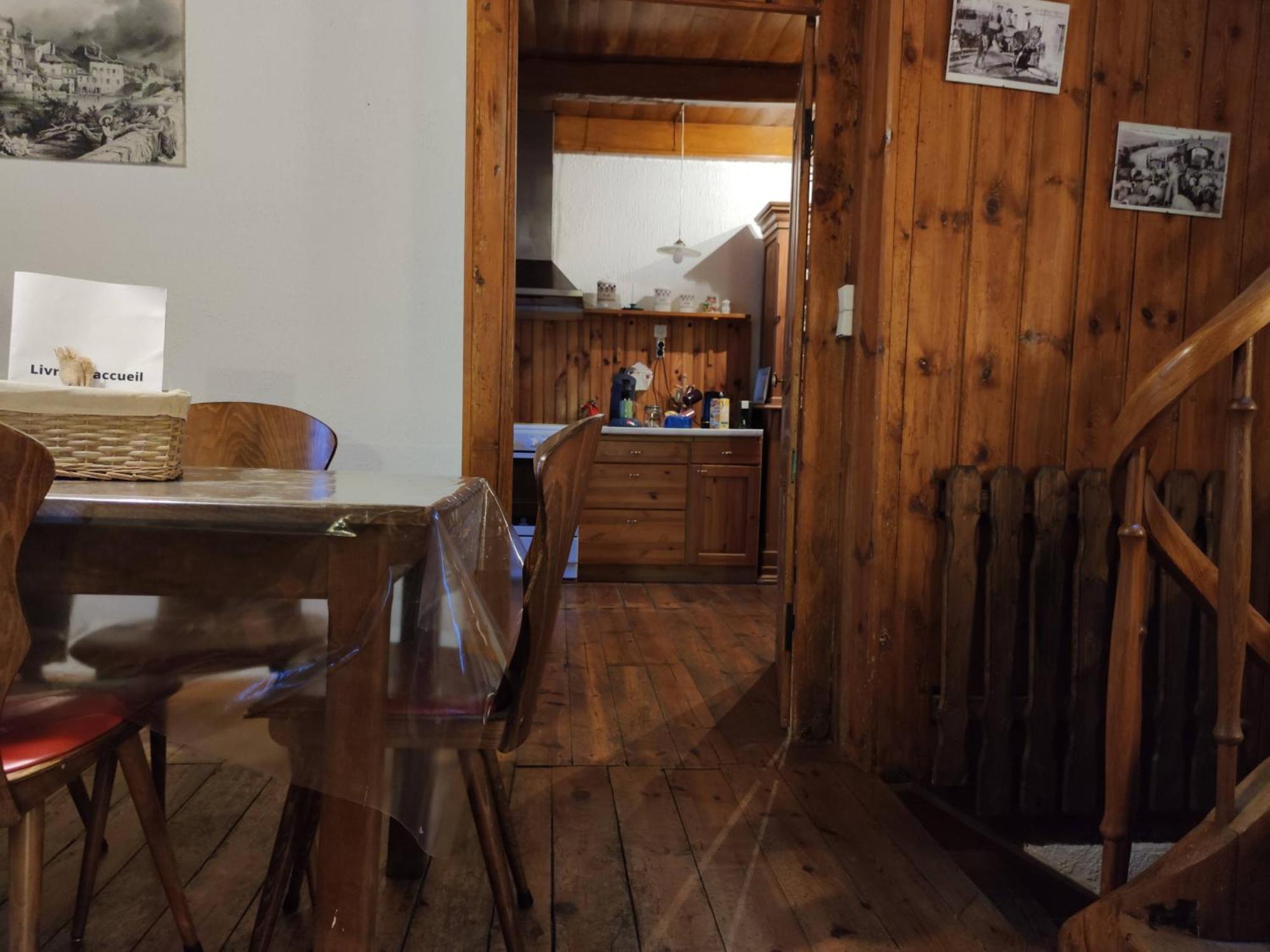 Maison Familiale Et Authentique Saint-Jacques-des-Blats Kültér fotó